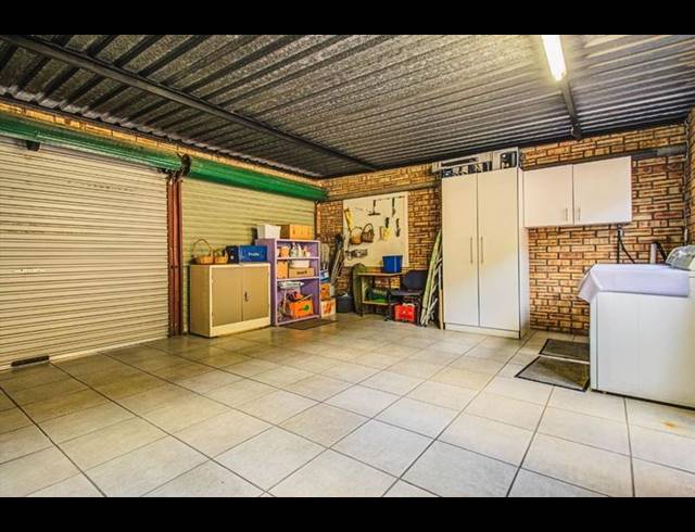 3 BEDROOM TOWNHOUSE FOR SALE IN GLEN MARAIS
